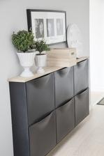 trones http://www.ikea.com/cz/cs/catalog/products/10031987/#/30110832