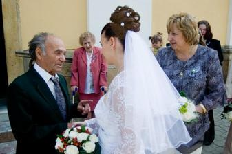 Manželův dědeček mi přeje aby nám to vydrželo alespoň 55 let jak jim
