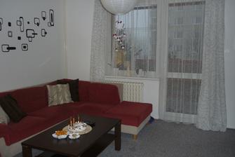 Nové závěsy a polštářky Ikea