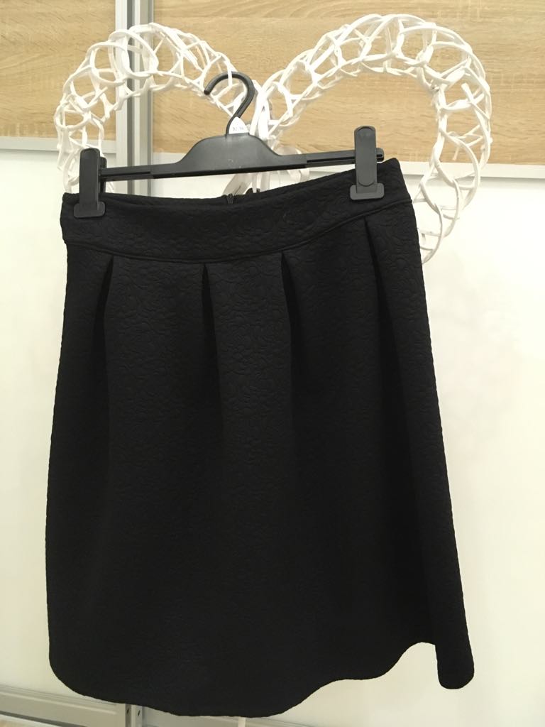 Čierna vzorovaná sukňa - Obrázok č. 2