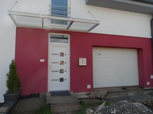 tu treba ešte pekne vydláždiť pravdepodobne v grafitovej farbe vo viacerých odtieňoch sivej
