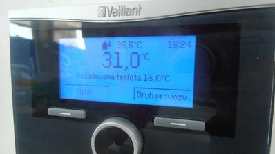 Akoze dnes sa vazne nic nedalo... vonku 35.5" a vnutorna teplota 31" ... ved som sa ani ukryt nemal kde :D ... to preto ze boli dvere otvorene keby sa niekto pytal :D... casto sa chodilo von tak sa zohrial cely dom...KO