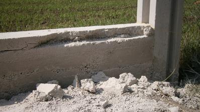 to je tak, ked na vyrobnom listku bet. plotu uvadzaju vysku jedneho panela 30cm a nakoniec ma 30.5cm... no darmo, odteraz meriam vsetko aj ked budem mat presne udaje od vyrobcu.. po vyskladani 6tich platni to robilo az 3cm, muselo sa urezat z murika