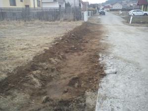 Chlapci sa nakopali.Nič iné im neostalo ak nechcú robiť všetko ručne.