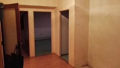 Chodba s ôsmimi dverami :-o ... jedny sa zrušia...