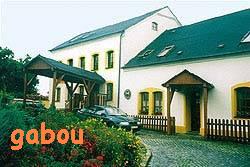 tady bude hostina: hotel Savary v Nivnici