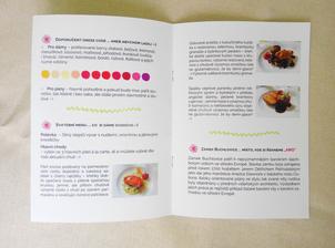 Vnitřek svatebních novin spolu s informací o menu, které bude a la carte.
