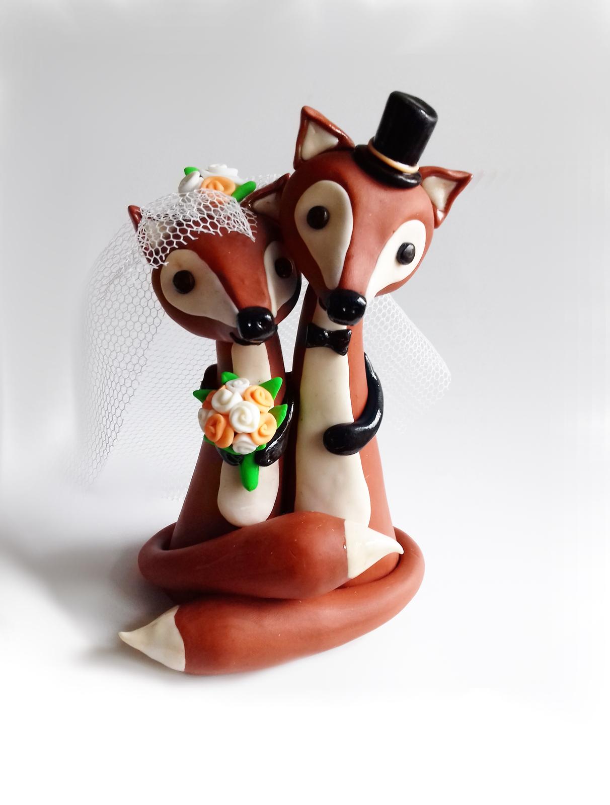 Svatební figurky - https://www.fler.cz/zbozi/liskovi-figurky-na-svatebni-dort-9368347?pos=4