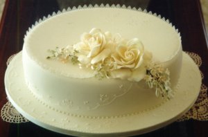 jedna torta stacit nebude, tak sme dali urobit este jednu malu