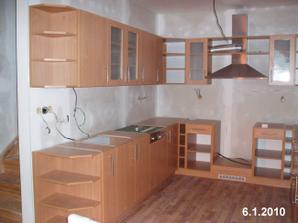 Vedle trouby z obou stran ještě přijdou uplést 4 koše místo šuflat