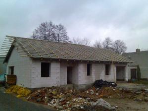 Bungalov 567 poupraven sedlova střecha a přidaná garáž 29.10.2009