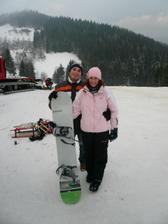 tak tady mě vidíte zatím živou s prknem - přítel mě učil - chudák ten si se mnou užil - já věčná lyžařka a snowboard? To nějak nejde dohromady :-)