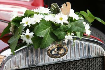 nase auticko s vyzdobou Skoda z roku 1929