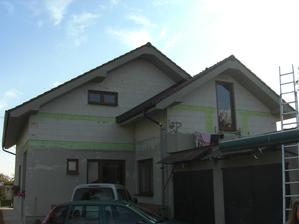 zadná časť... už len dokonať fasádu na Jar a ide sa na podkrovie