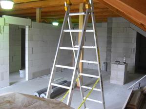 a tu zase kuchyňa a na pravej strane bude malá špajzka