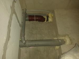 Stupačky - červená je WC a šedá všetko ostatné
