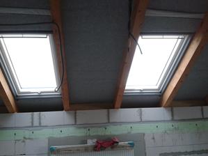 Okná v kuchyni... stolovanie bude priamo pod oknami... tak sa veľmi tešíím už
