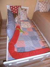 premalovana synova postel
