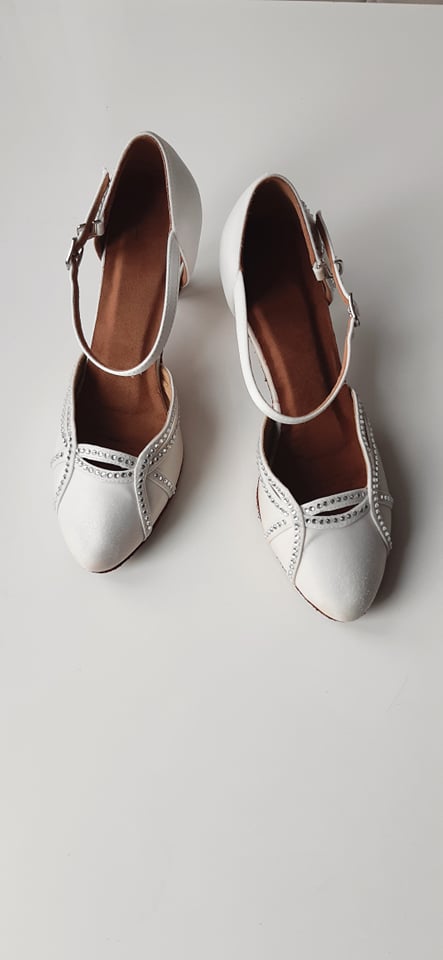 Bílé svatební / taneční páskové boty s kamínky, vel. 37.5 - Obrázek č. 1