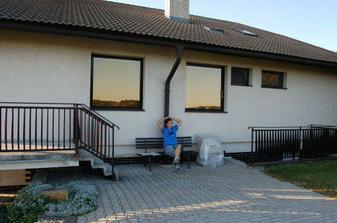 Tak tady na jaře 2009 už snad budem sedět pod novou pergolou!