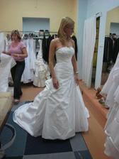 Pronovias - Reyes, z taftu