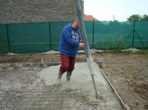 pridame trocha betonu