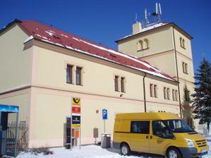 8.3.2010 asi 100m od domečku je pošta a obecní úřad