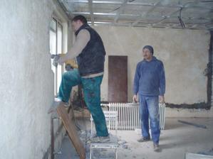 13.3.2010 výměna stráží, já to bourací kladivo sotva utáhla.