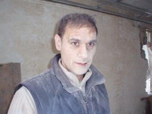 13.3.2010 trošku špinďurajda a to si moje mamča před deseti lety myslela, že je cikán, bělejší snad už nebude.