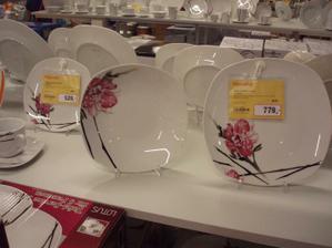 A hlavně se to dá kombinovat s bílým porcelánem.