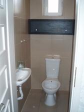 WC kombinované s bidetem.