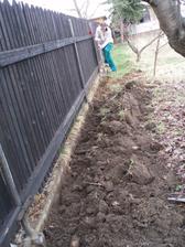 28.3.2010 manžel kope výkop pro elektřinu, bývalí nájemníci kabel vykopali a odnesli do sběru