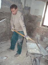 27.3.2010 bohužel v koupelně jsou tak křivé zdi, že se dodatečně museli odbouchat až na cihly