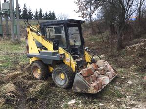 nasiel som vyhodene tehly.vsetky som ocistil a pouzil do murovania