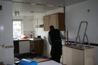 Uz zacina rekonstrukce, skrinky na svem miste, odsavac namontovany, plynak prodany a plotna pripojena, pozarni alarm na strope take hotovy!