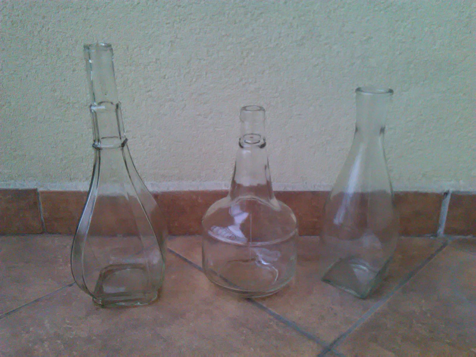 Staré fľaše a karafa s uzáverom - Obrázok č. 2