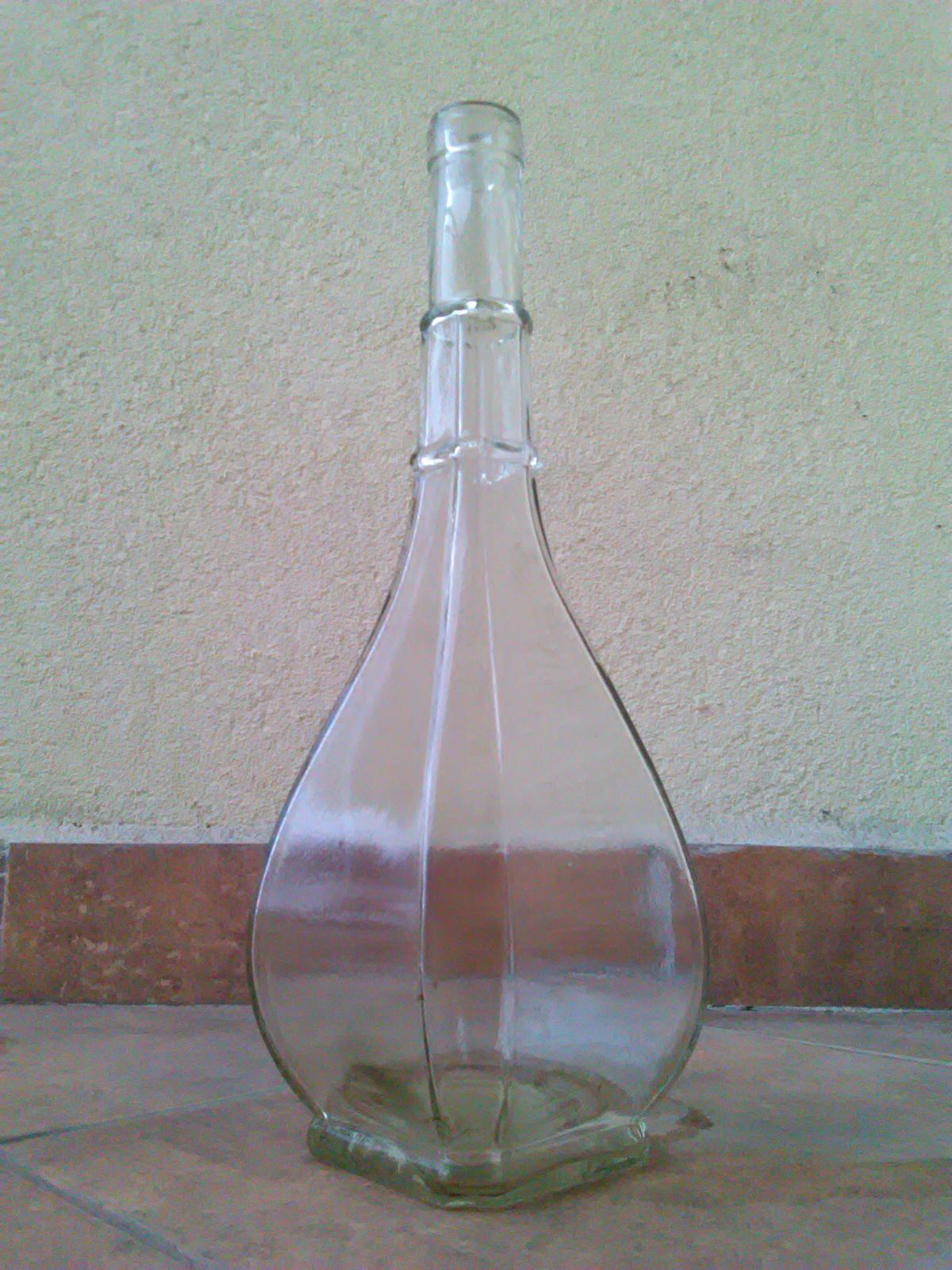 Staré fľaše a karafa s uzáverom - Obrázok č. 3