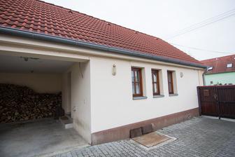 garáž sa zamuruje a bude vstup a kuchyňa plus od garáže dozadu nadmurovka podkrovia