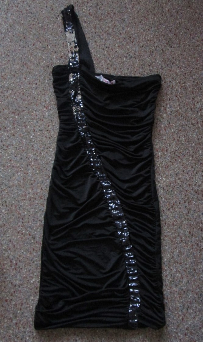Černé šaty s flitry - Obrázek č. 1