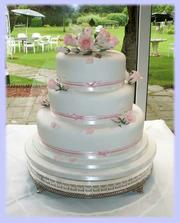 alot like mine but with a few less pink roses and no ribbon.