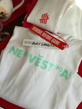 dárek k narozeninám. svatební tričko, prostě na běžné nošení.. za krkem je ještě MATĚJI HLEDEJ :D Ale nevěsta nebude nezvěstná, neunášíme