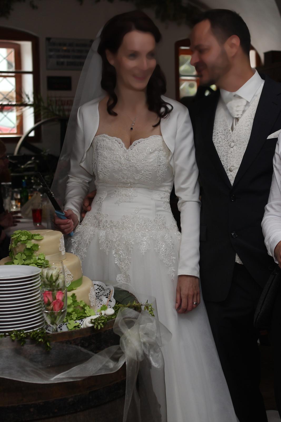 Svatební šaty korzetové - Obrázek č. 4