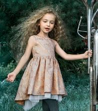 A uz ma saty aj mala princezna.. Uplne ma soklo, ze po vsetkych salonoch a internetovych obchodoch sme ich nasli v H&M :-D