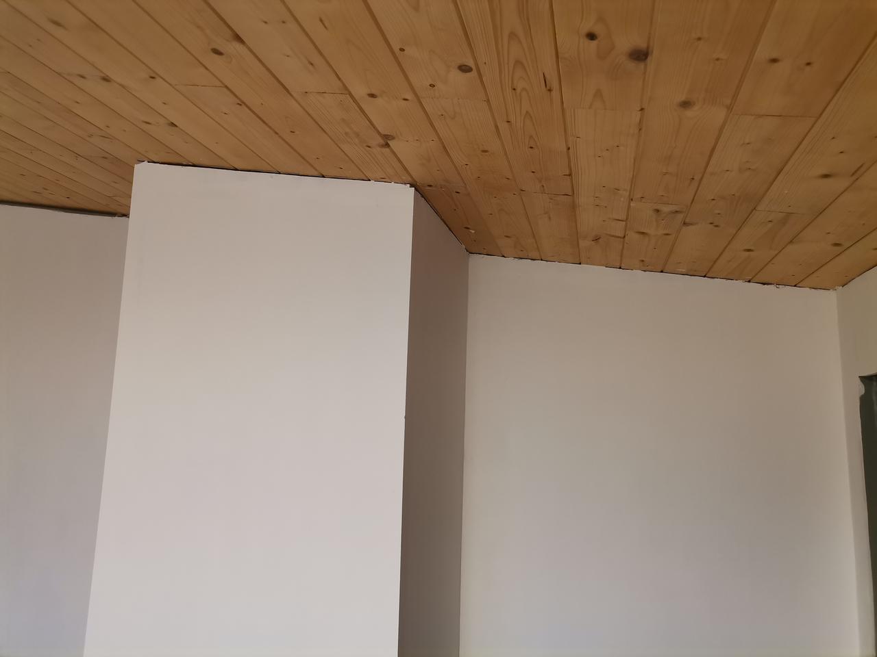 Stroie Razvan Rezanie drevených stropných líšt na šikmú strechu - Plafón ...