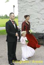 Nasi svedkovia-Zuzka a Stefan a v strede moja krasna druzicka Lucinka
