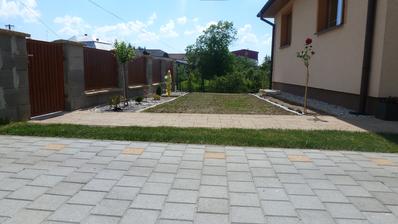 jun - pred domom sme zasiali travu, tak cakame, kym sa plocha zazelena :)