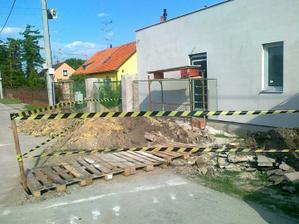 30.5.2012 rozkopali sme ulicu :)