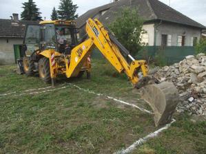 04.06.2011 Prvý výkop