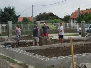 18.06.2011 druhý rad položený, planíruje sa zem