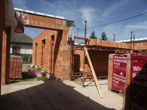 Obývačka a "otvor" na terasu